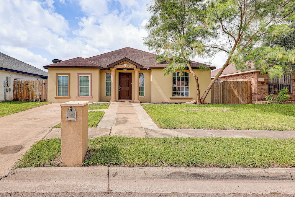 4 Mi to Dtwn Brownsville: Family Home w/ Yard!