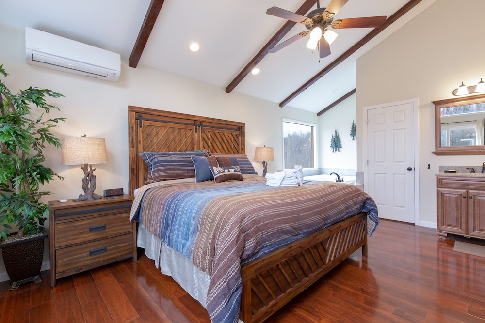 Misty Hollow by Jackson Mountain Rentals view 3