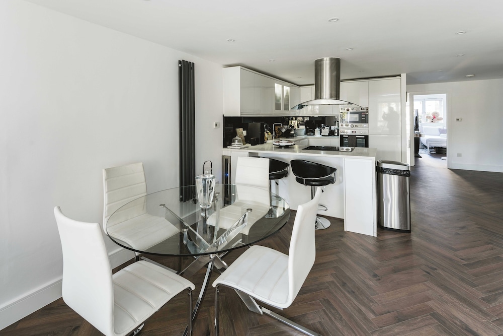 ;Stunning 2BD Apartment in Maida Vale
