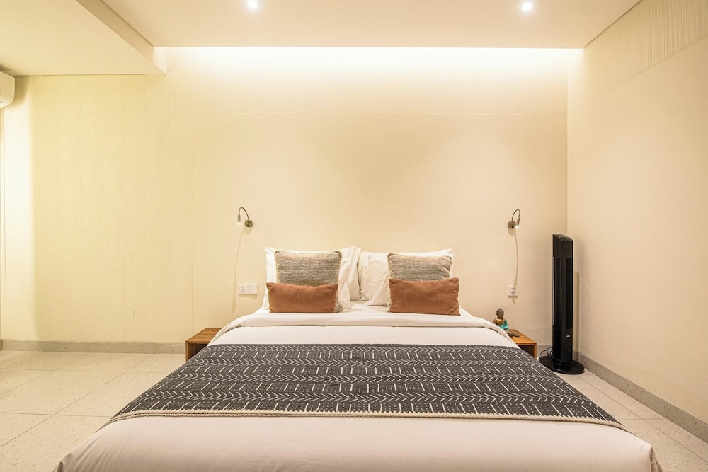 Elegant 4BR Seminyak Villa 10min From the Shore