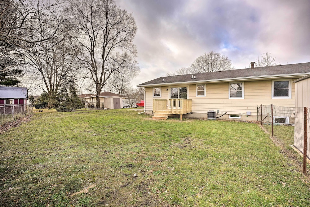 Homey Duplex - 10 Mi to Downtown Grand Rapids! view 5