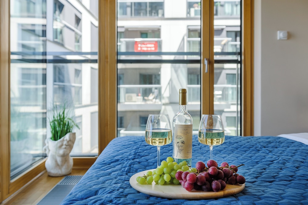 Lumina 4-room apart in Mennica Residence view 5