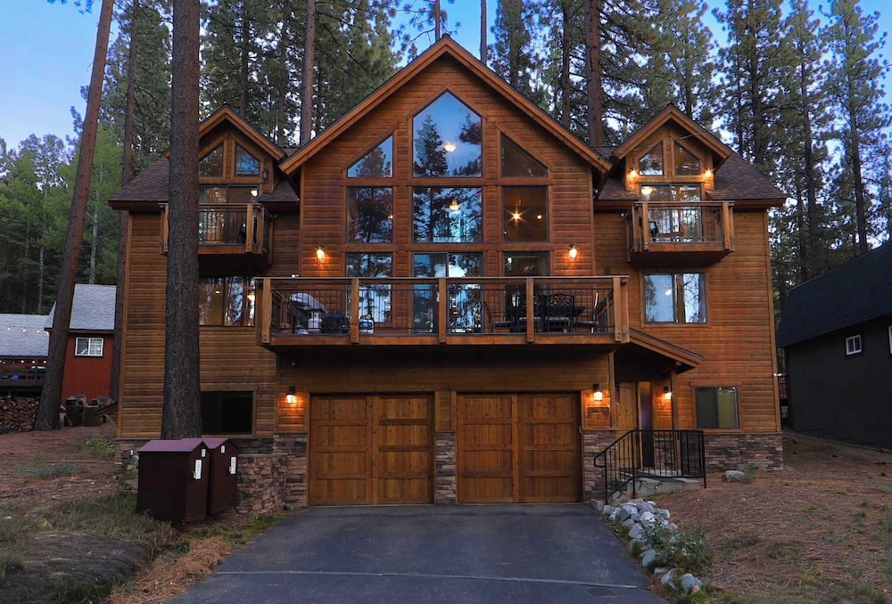 The T-pot Chalet for 12
