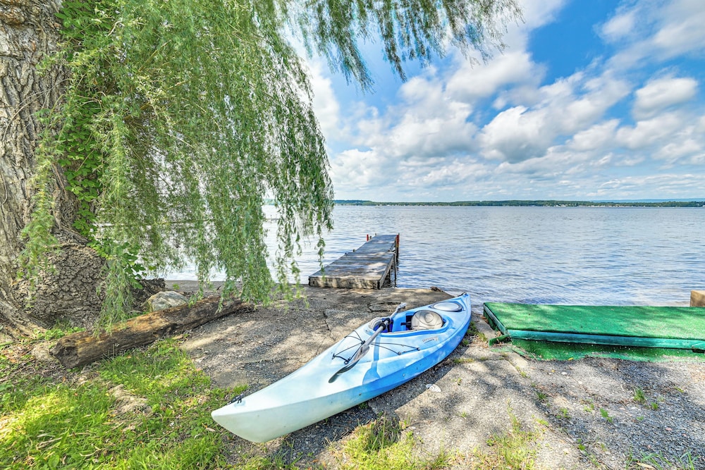 Dock + Kayak: Lakefront Gem on Saratoga Lake