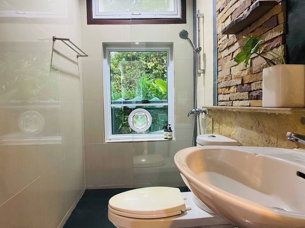 Hidden Villa Oasis Private Pool 2km to Beach&mall