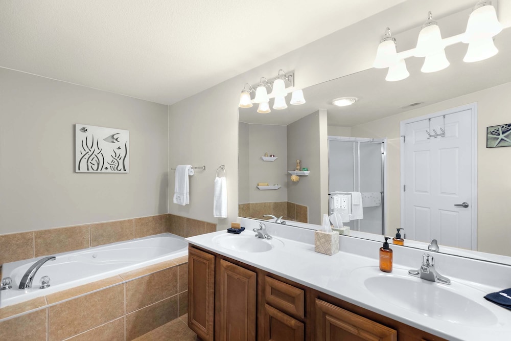 Seascape Cove Waterfront!