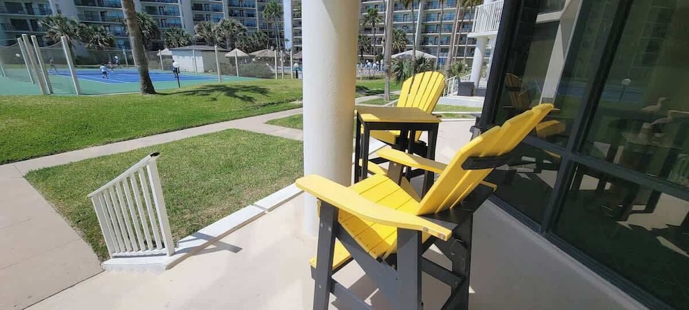 Beachfront Hotspot - New Furnishings - Pool - 1st Floor