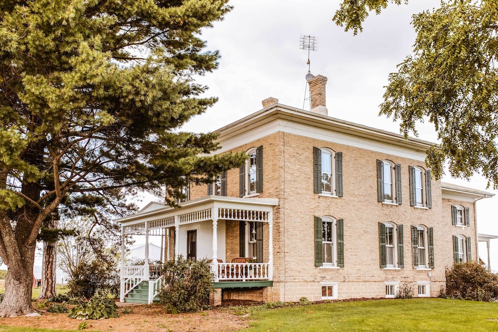 Fishing Nearby: 200-acre Farmhouse w/ Grill! view 2