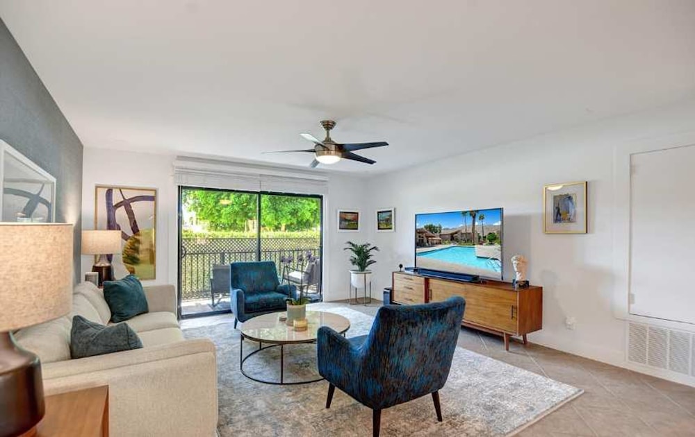 Cozy Condo w Heated Pool 1 Hr to Joshua Tree NP