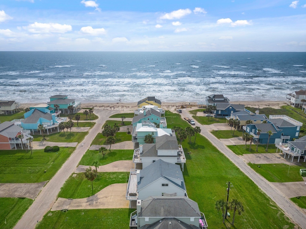 Crab Claw by Ryson Vacation Rentals