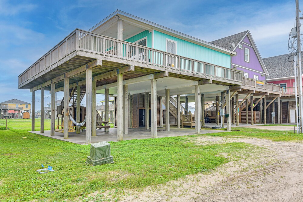 Gulf Views: Beachfront Bolivar Peninsula Escape!