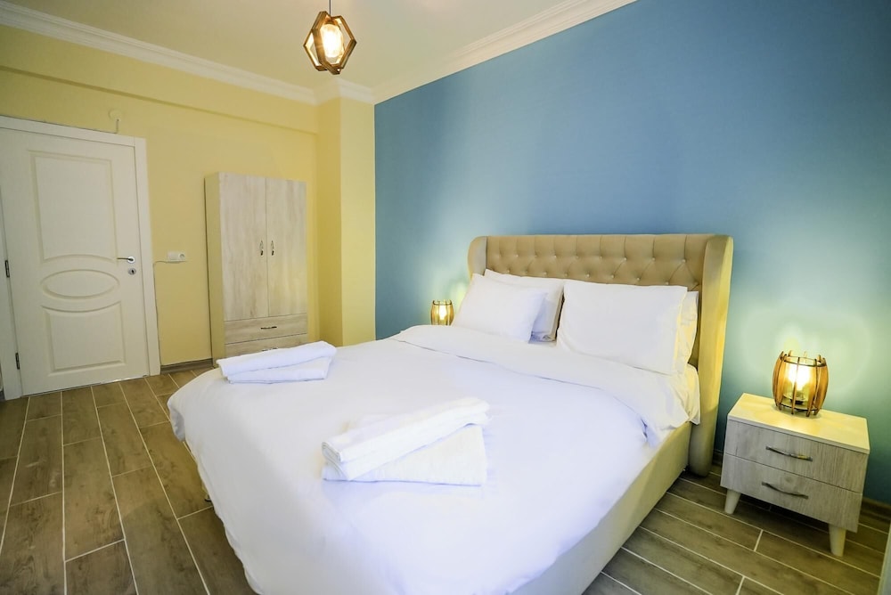 Central and Comfy Flat With Balcony in Muratpasa