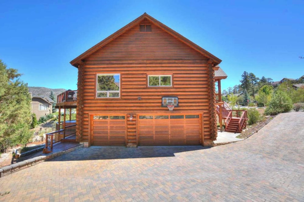 Sleeps 27 2 Homes Near the Lake, Hot Tub + Views Castle Glen Estates