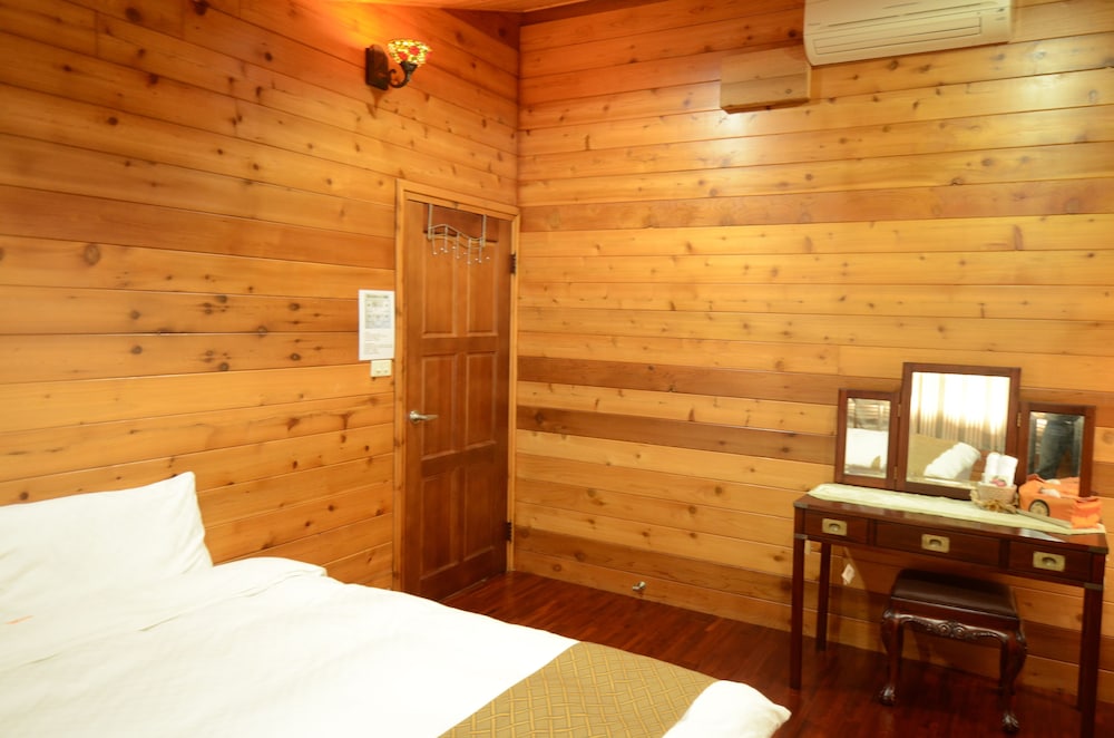 Hsinchu Emei Canadian WoodHouse Homestay