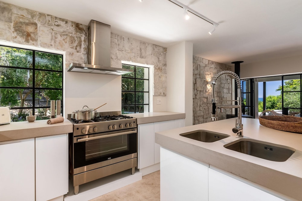 River 42 Camps Bay - Luxury Villa With Pool Stream