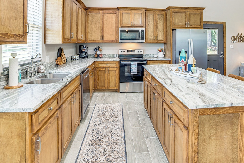 1 Mi to Lake Texoma: Expansive Outdoorsy Escape!