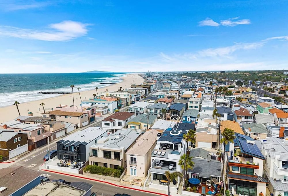 3BR Newport Luxury Rooftop Deck Hottub Parking