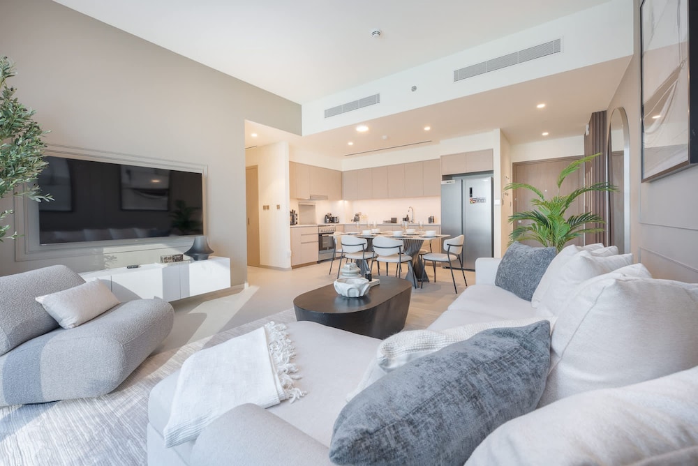 Cozy 2-bedroom Apartment Perfect for Family in Downtown With Burj Khalifa Views