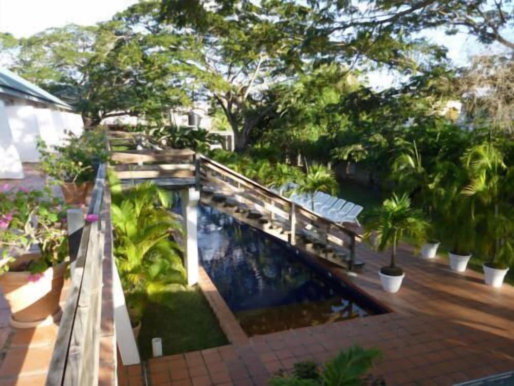 Summerland Suites