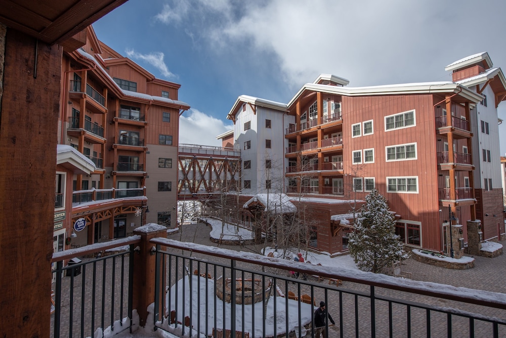 Slopeside Studio Unit With Kitchenette Studio Bedroom Condo - No Cleaning Fee! by RedAwning view 4