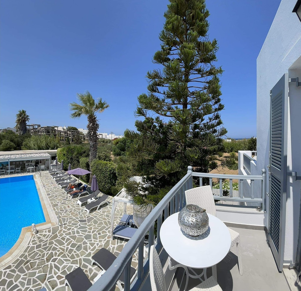 Zoumis Residence