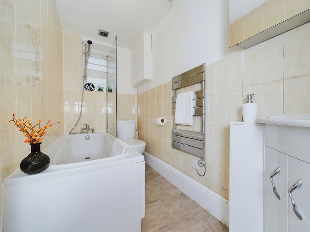 London Charm at Charleville Apartment