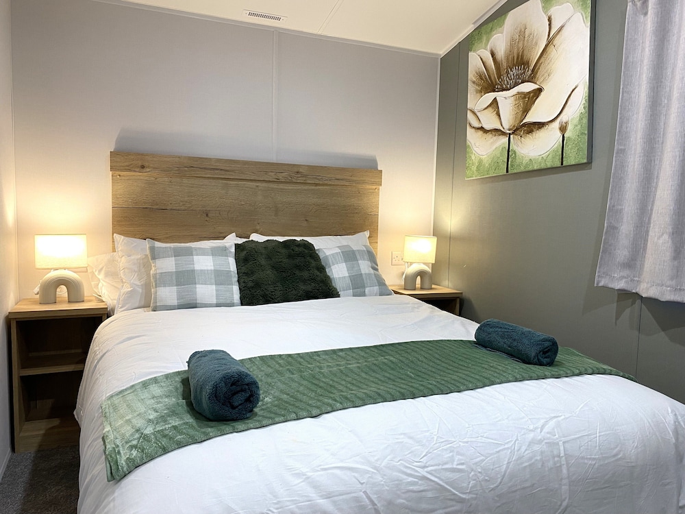 BAF Luxury Stays - Caravan Sleeps 8