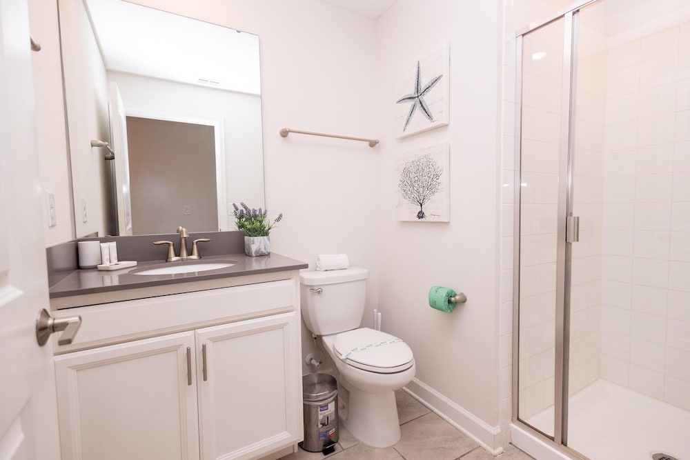8967 CC - Cozy 5 Bed Home With Private Pool