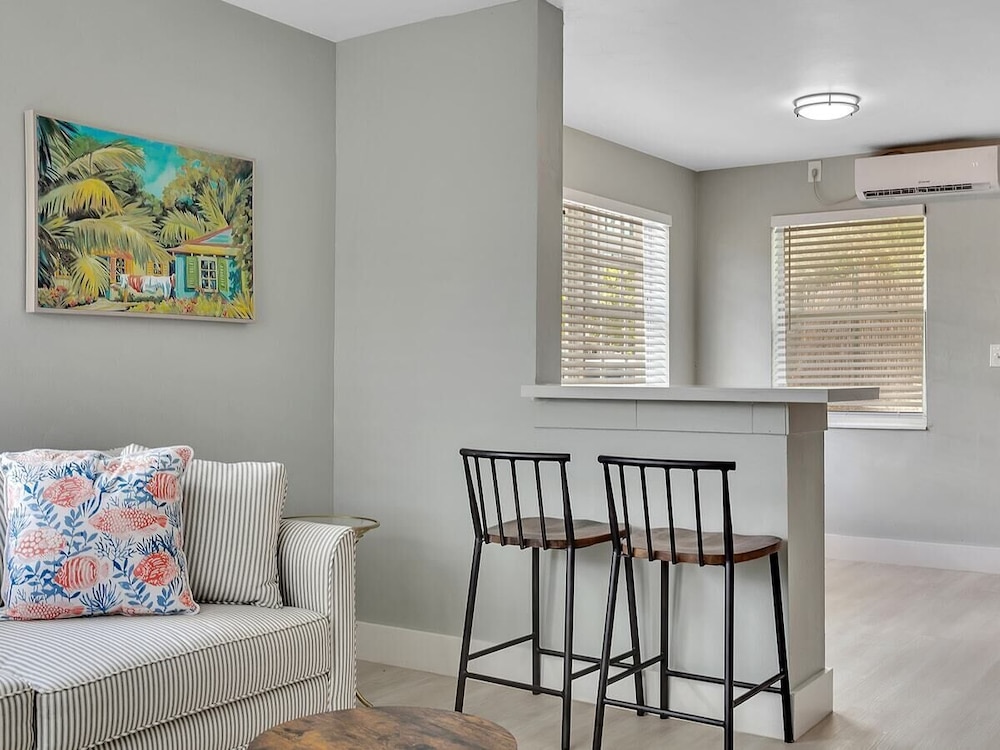 Cozy 1BR Seaside, Steps to Hollywood Beach & More