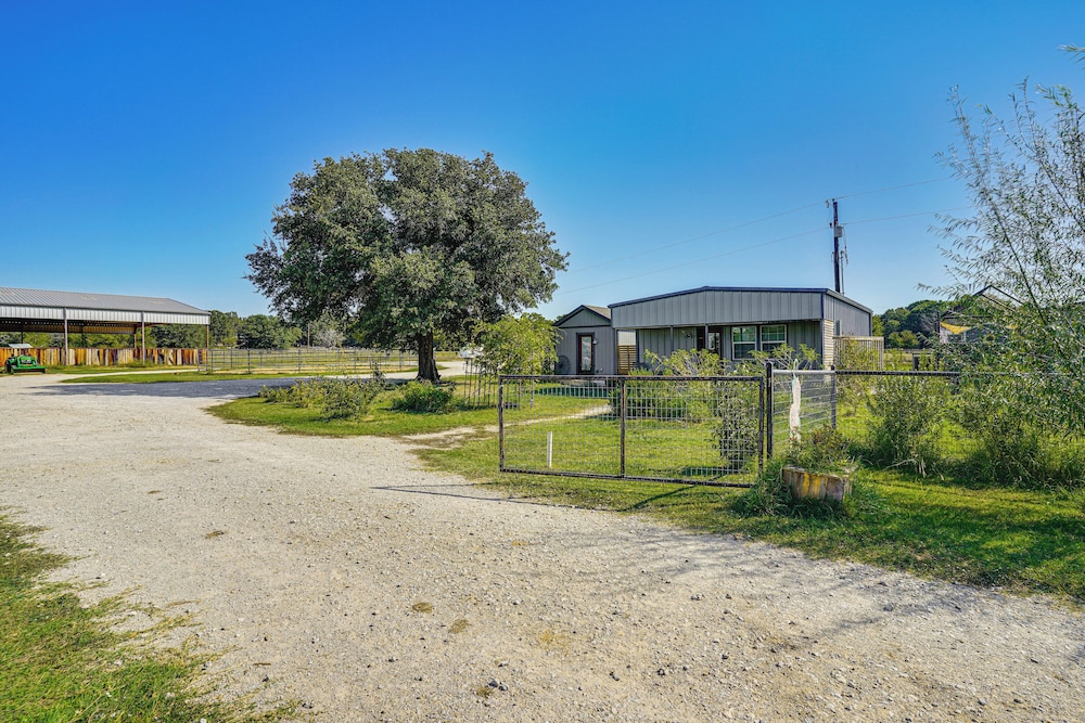 Dog-friendly Guest House on Horse Ranch in Azle! view 2