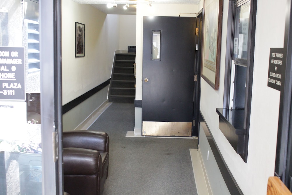 Morinville Plaza & Suites