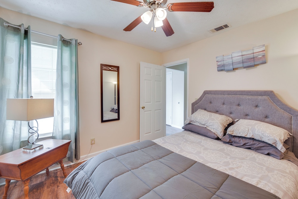 Near Shops & Eats: Richmond Hill Home w/ Yard!