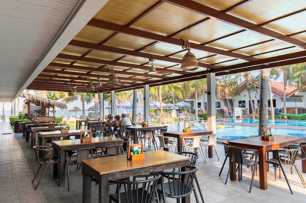Dolphin Bay Beach Resort