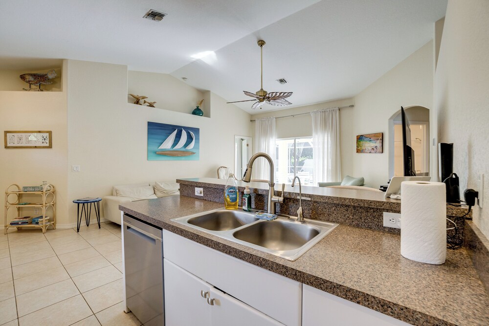 Family Haven w/ Pool! 8 Mi to Warm Mineral Springs