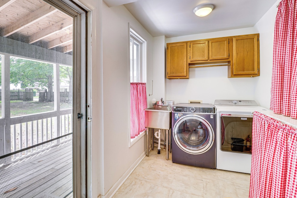 Walk to Waterfront: Downtown Elizabeth City Home!