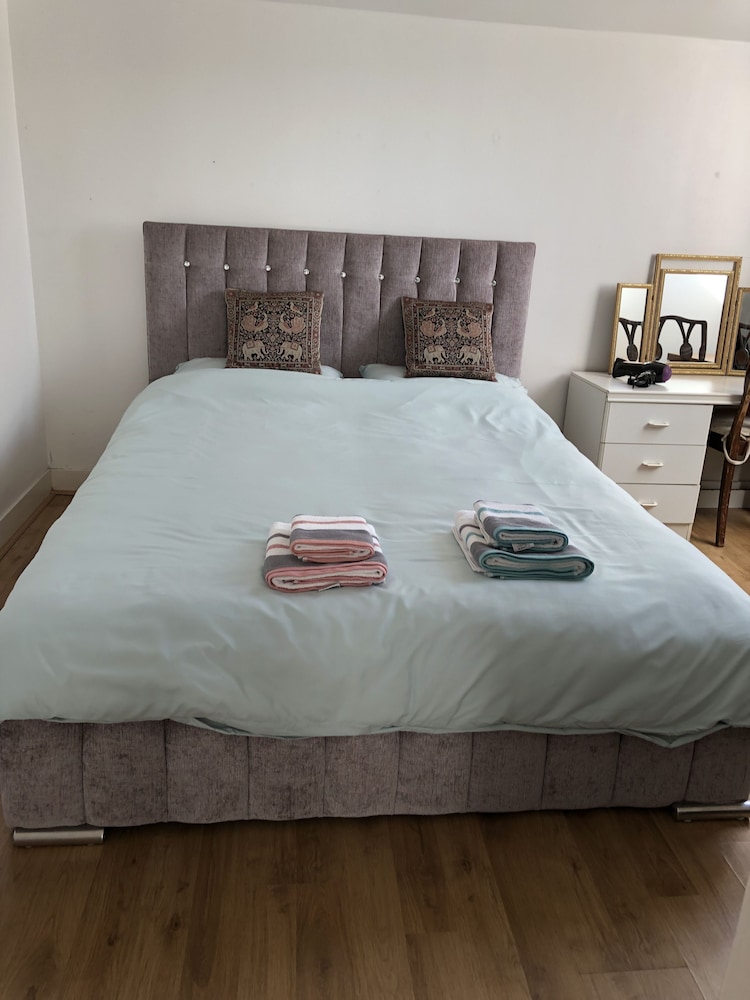 2 Bed Apartment in Basingstoke view 4