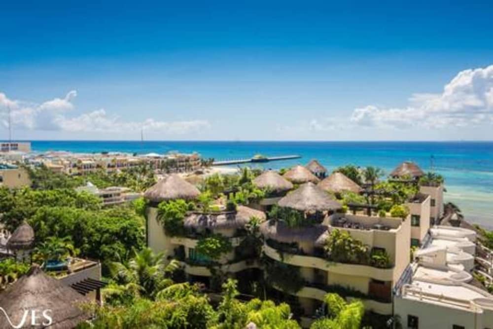 2 Br With Rooftop Pool and Stunning Ocean View