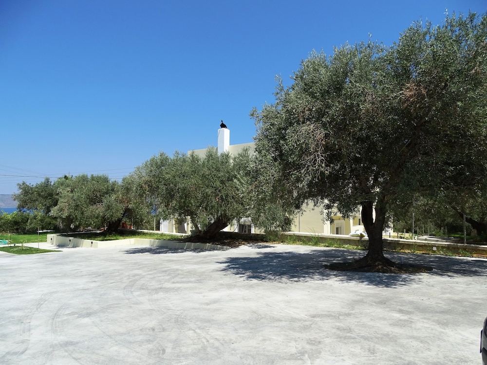Lyrids Apartments