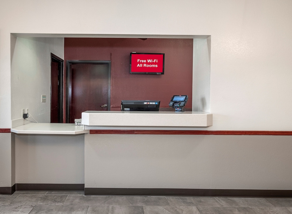 Cullman Vacations - Red Roof Inn Hartselle - Property Image 3