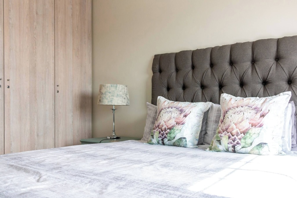 Serene Langebaan Getaway With Garden Views