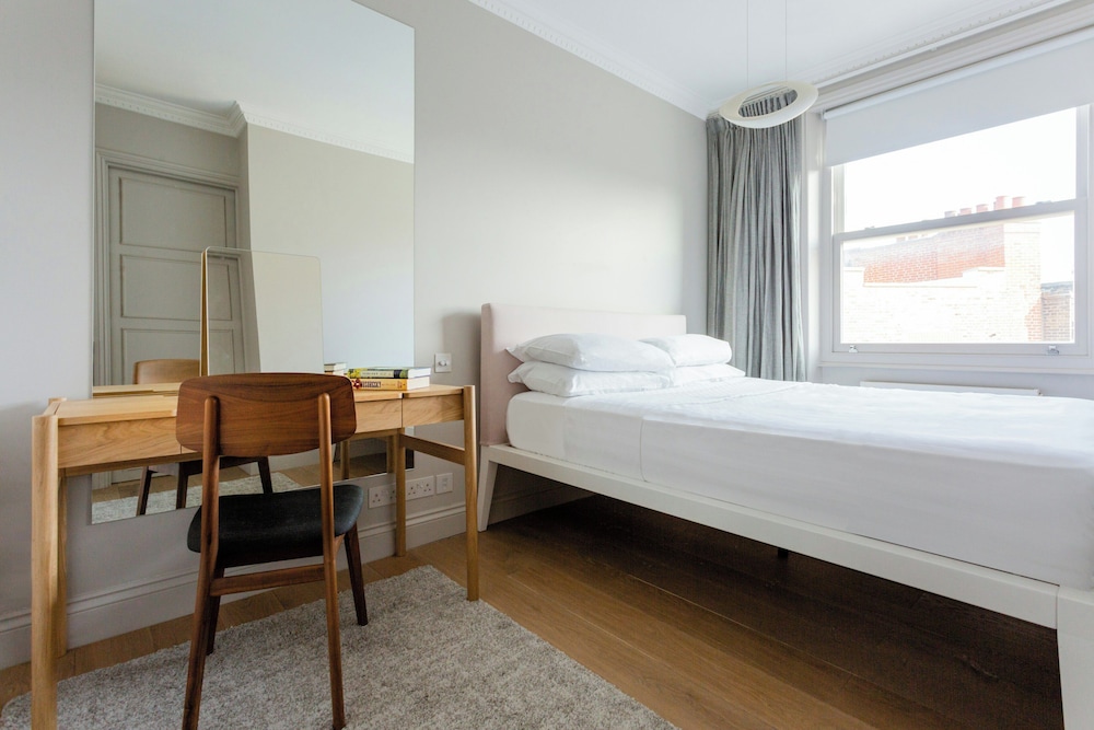 Cresswell Gardens IV by Onefinestay