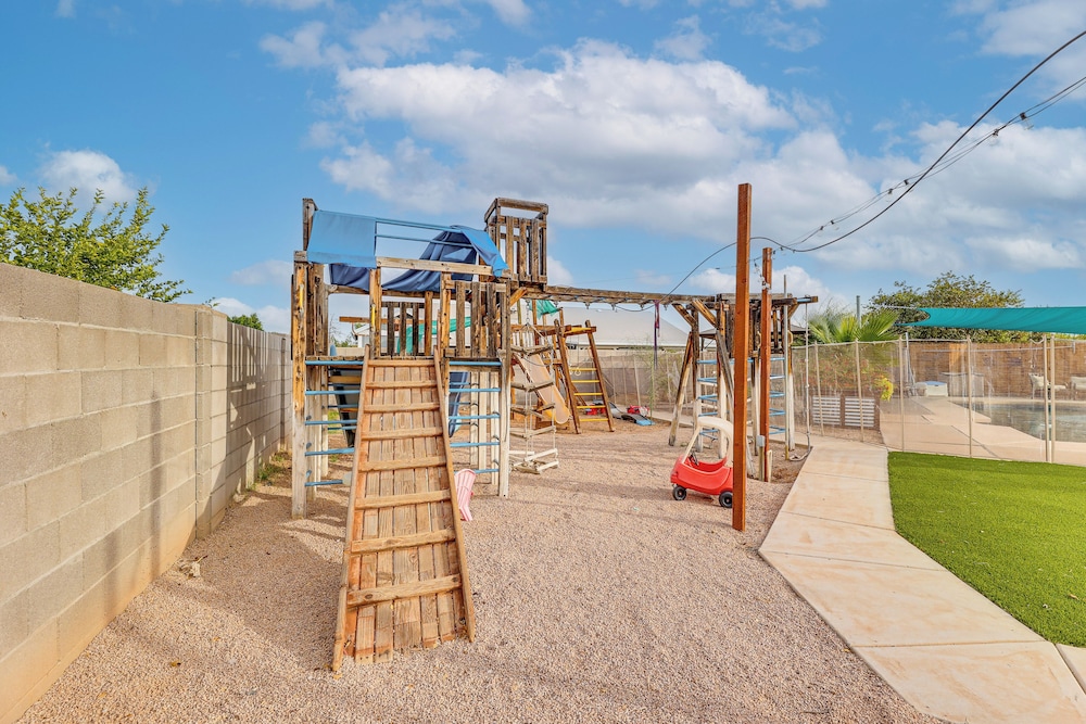 2 Mi to Dtwn Gilbert: Family-friendly Mesa Gem