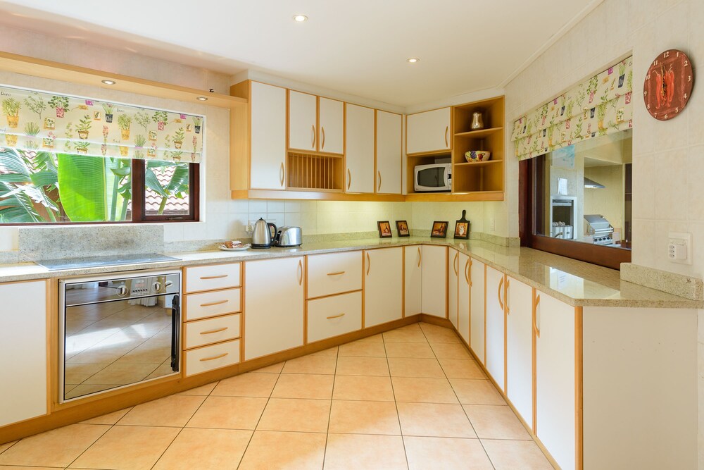 San Lameer Villa Rentals Three Bedroom Luxury 13908