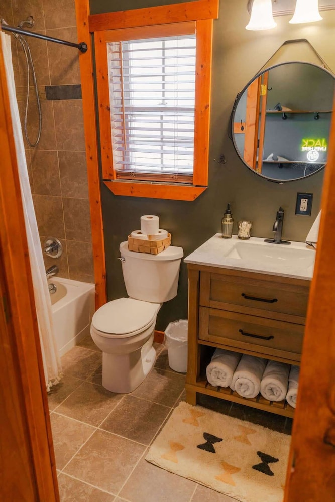 Cozy Cabin With Hot Tub - Near all in Hocking Hills