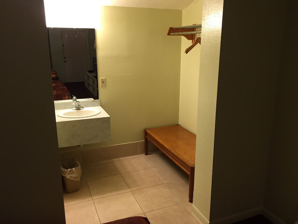 Sebring Vacations - Sebring Inn - Property Image 16