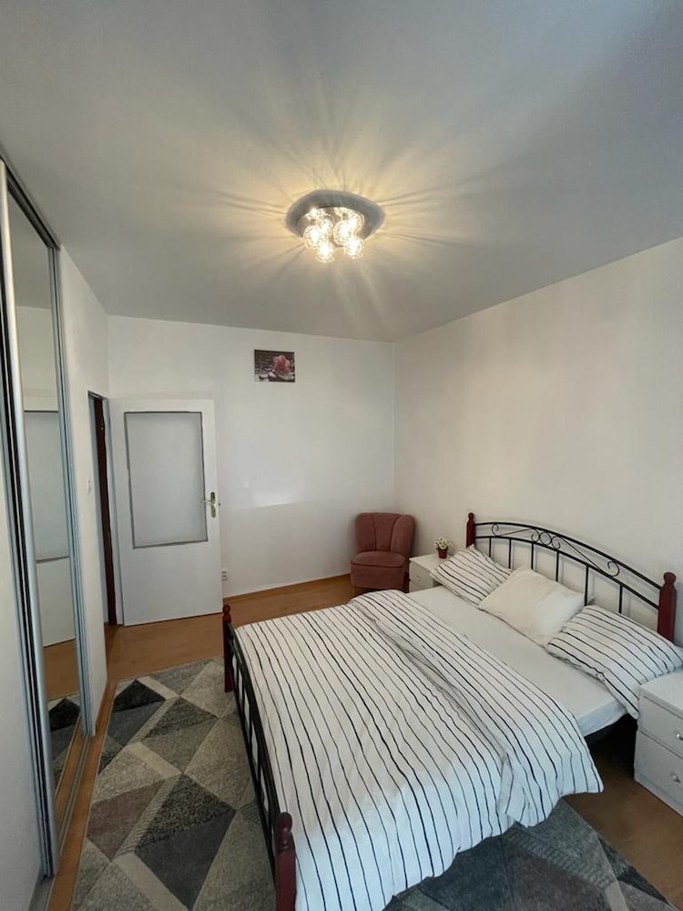 Beautiful 4 Bedroom House With a Relaxing Garden view 3