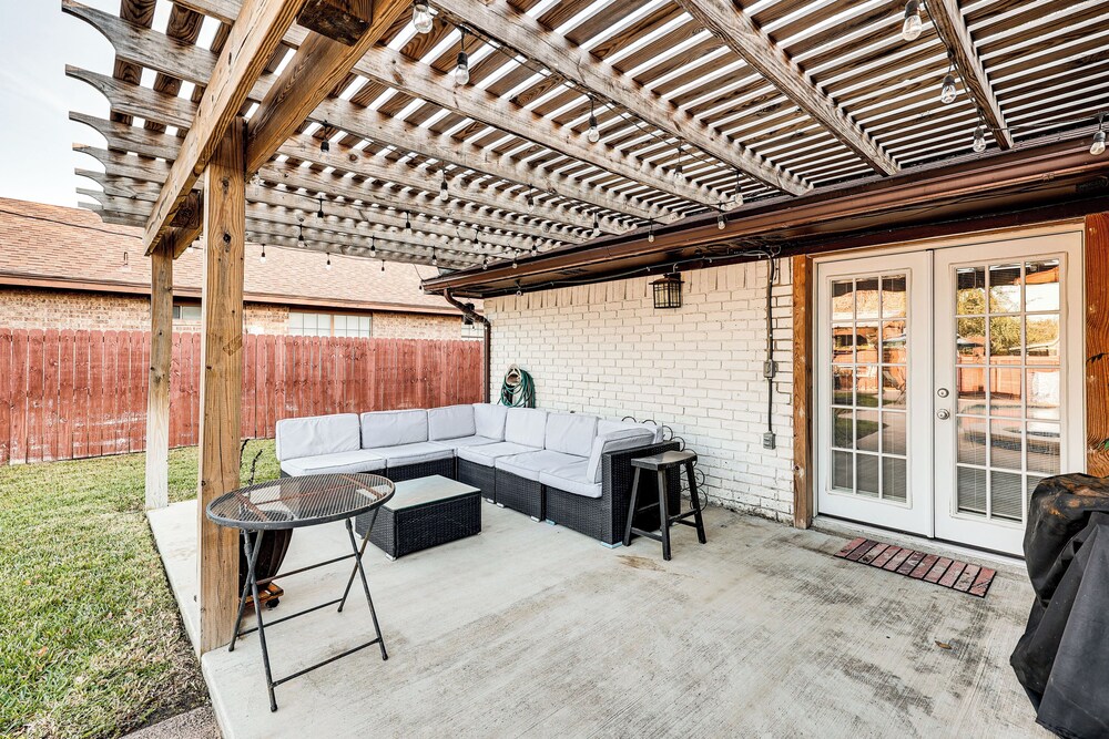 3 Mi to Downtown Mcallen: Quiet Home w/ Pool