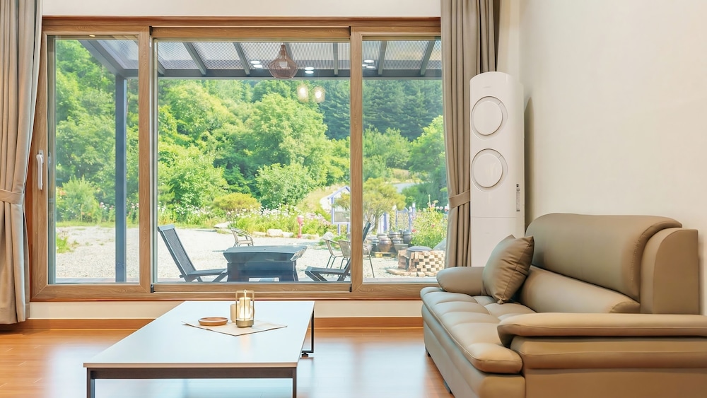 Hongcheon Vivaldi Four Seasons Pension