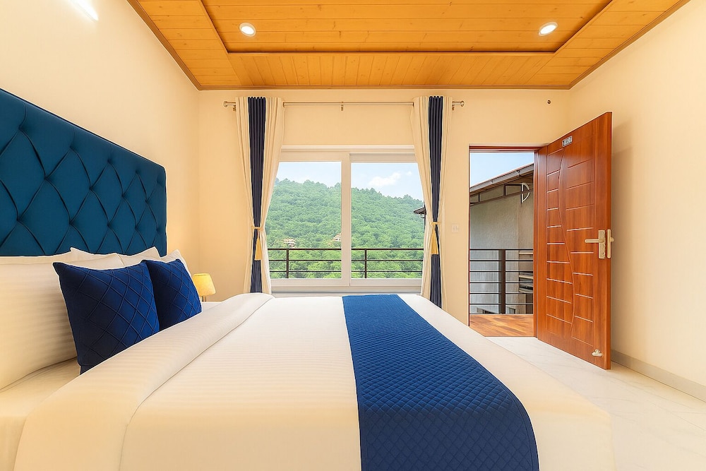 Hotel Shiva Lake - Near Mussoorie Lake