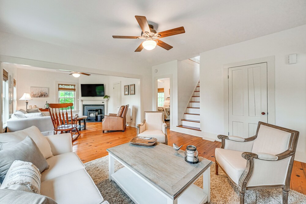 Historic Farmhouse Near Mountains & Colleges!